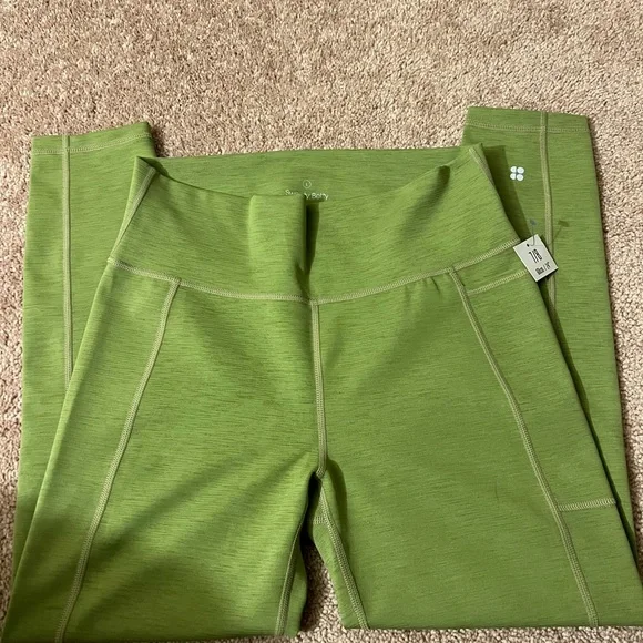 Womens green cropped leggings NWT sweaty Betty - Picture 2 of 3